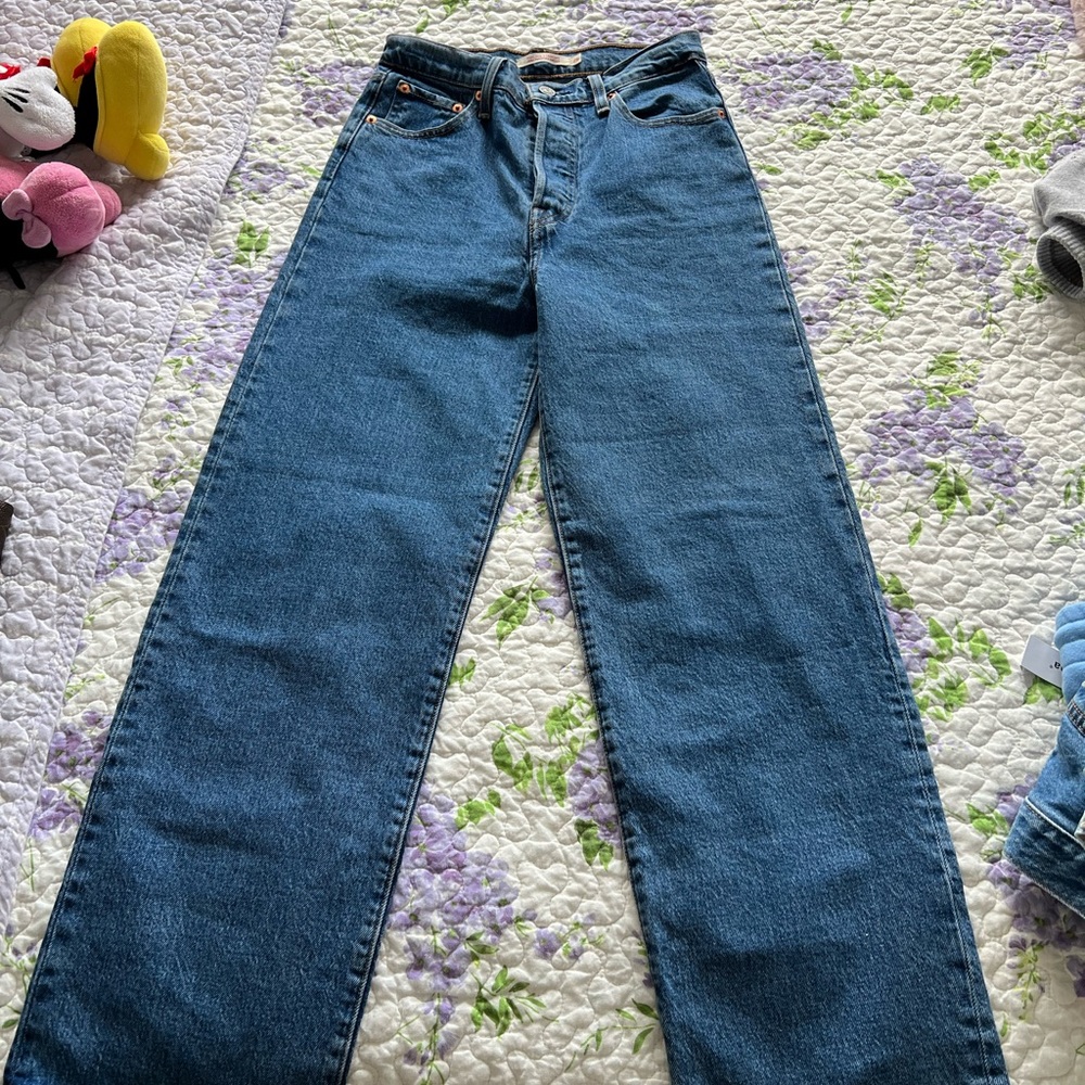 LEVIS RIBCAGE JEANS SIZE 26